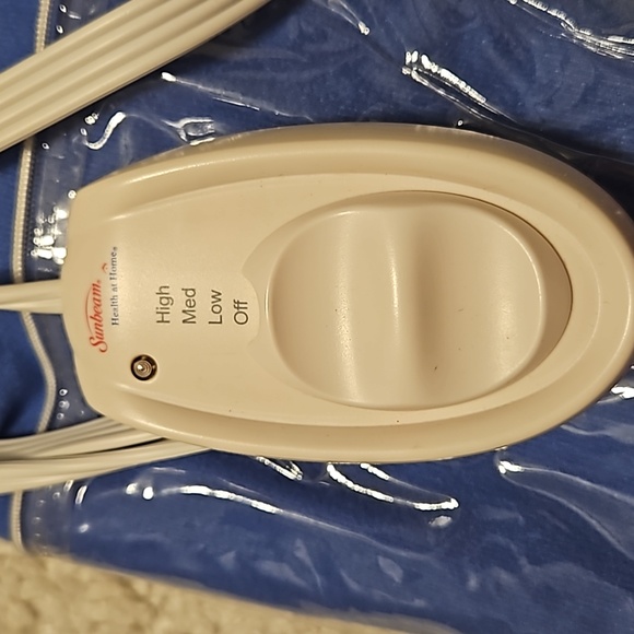 New Heating Pad - Picture 2 of 2